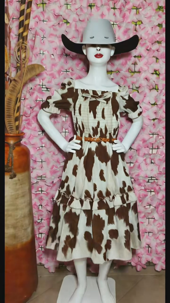 Vestido vaquero de niña con estampado de vaca y olanes
