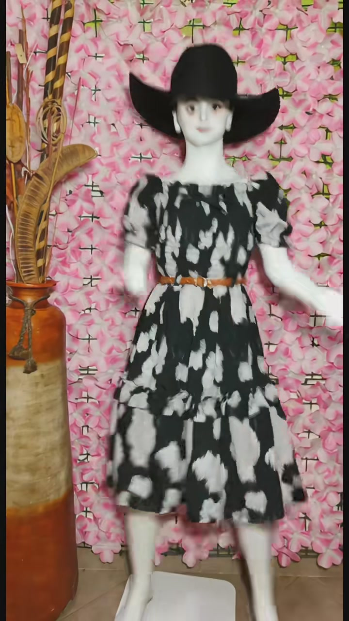 Vestido vaquero de niña con estampado de vaca y olanes