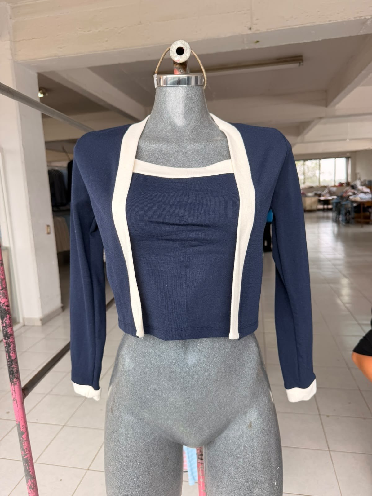 Conjunto Nelly: top de tirantes y saquito torera con ribete de contraste