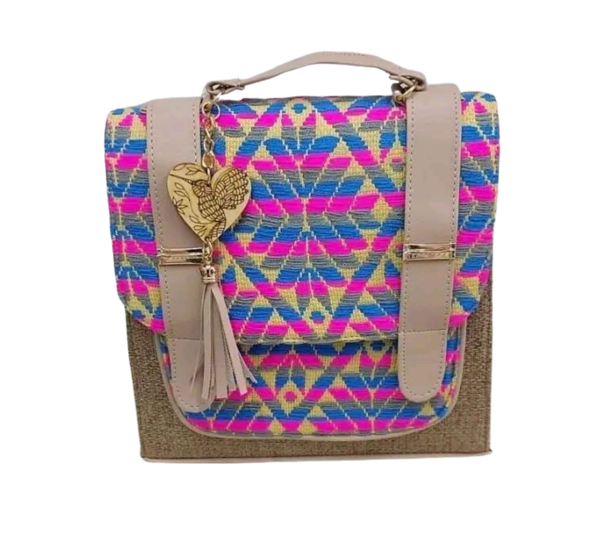 Mochila artesanal con tejido mazahua y dije de corazón
