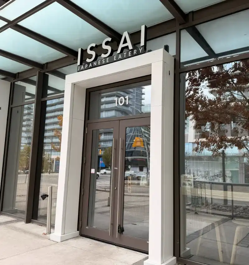 Issai Japanese Eatery Facade Photo