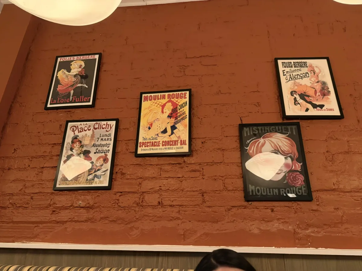 J's Steak Frites Interior Photo 1