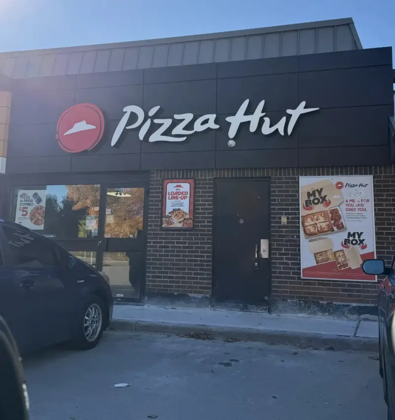 Pizza Hut Facade Photo