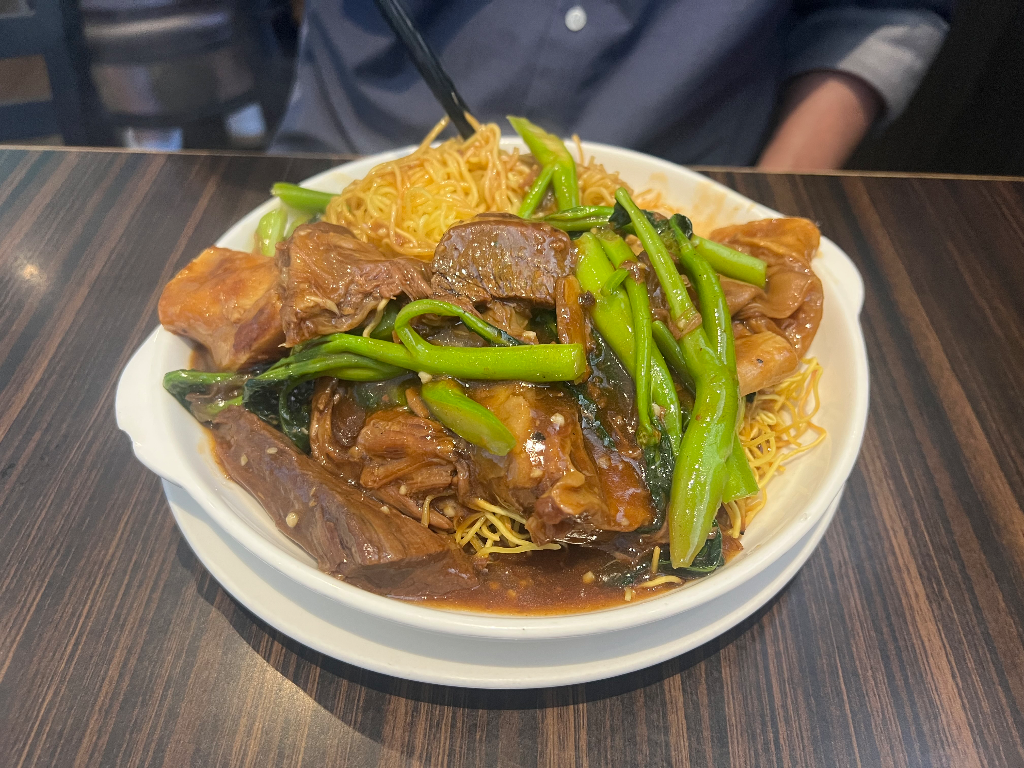 沙爹牛筋腩炒麵 (Fried Egg Noodle With Satay Beef Tendon & Brisket)