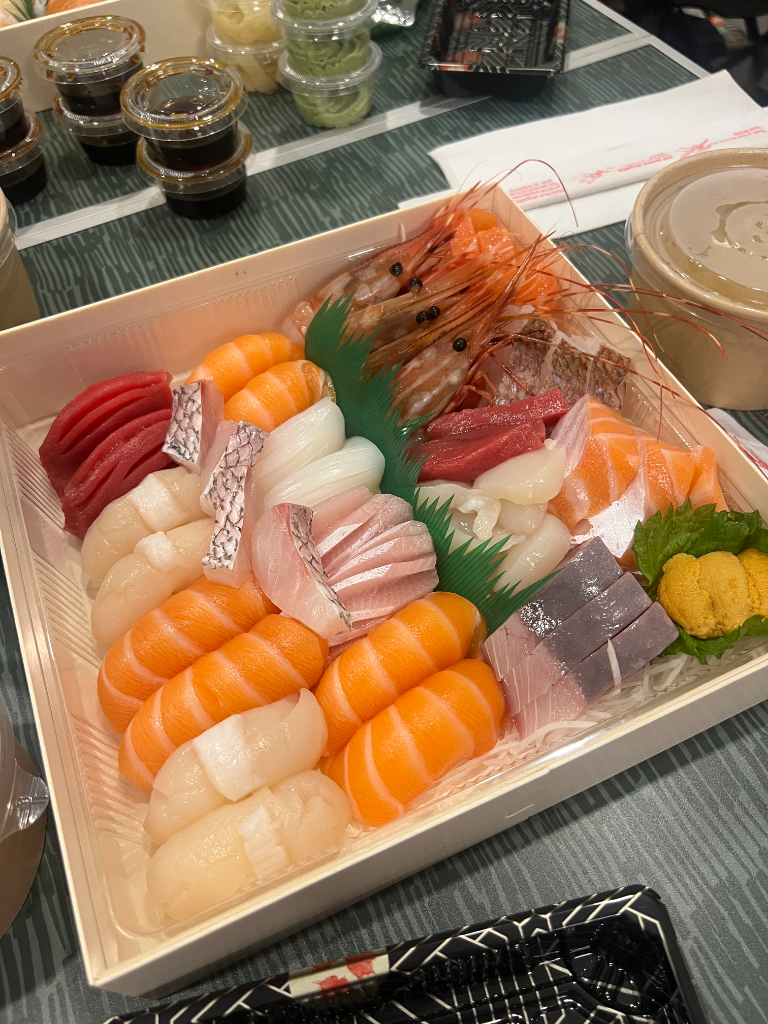 Party Tray E | Sashimi & Sushi 36 pcs
