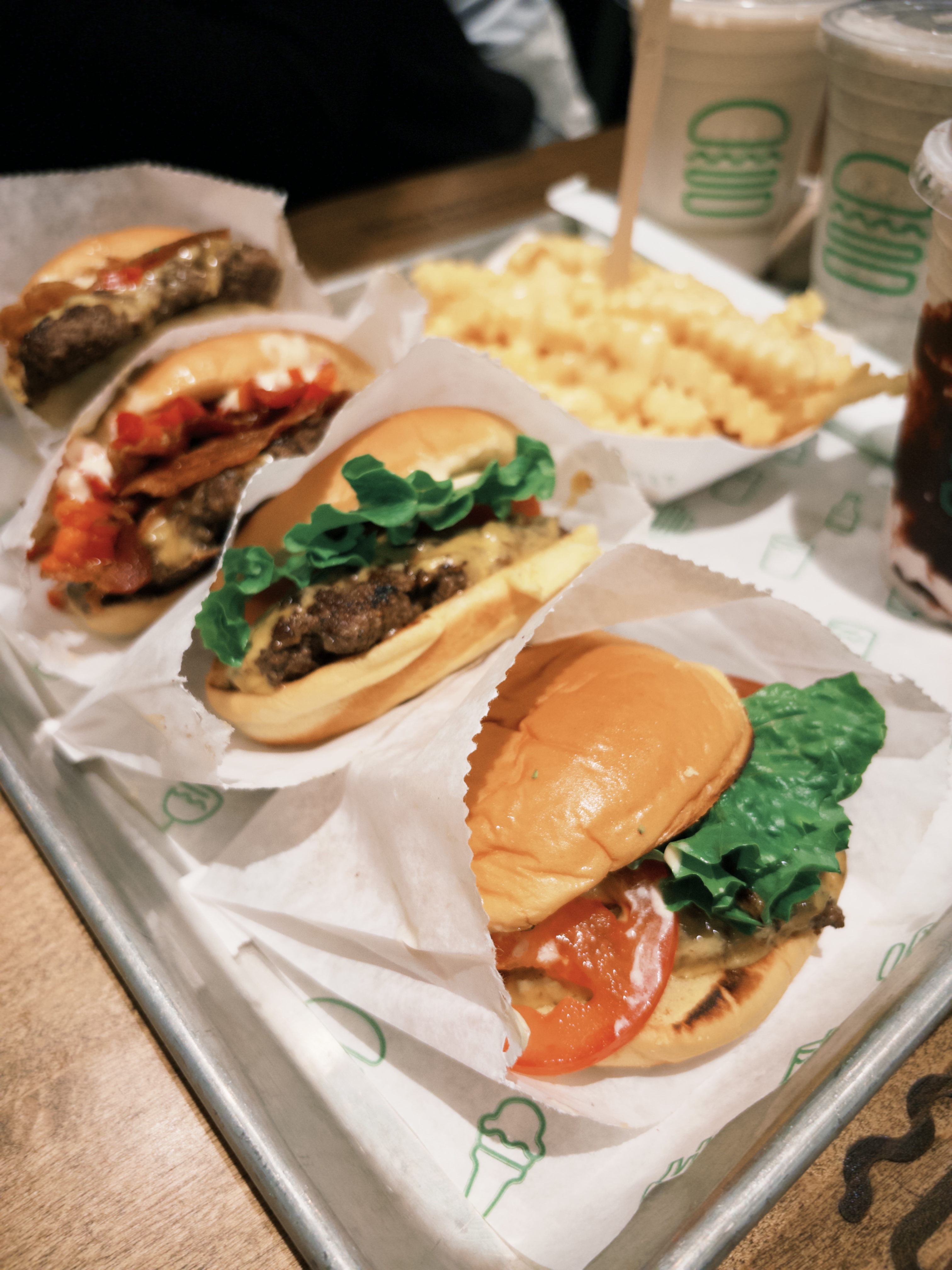 Shake Shack - CF Chinook Centre - 卡加利第一間Shake Shack 點都要試下 (照片 1)