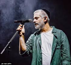 picture of the singer