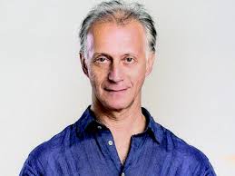 picture of the singer