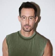 picture of the singer