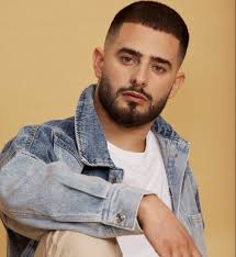 picture of the singer