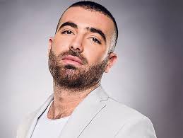 picture of the singer