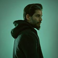 picture of the singer