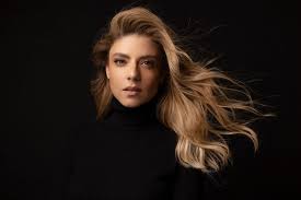 picture of the singer