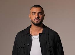 picture of the singer