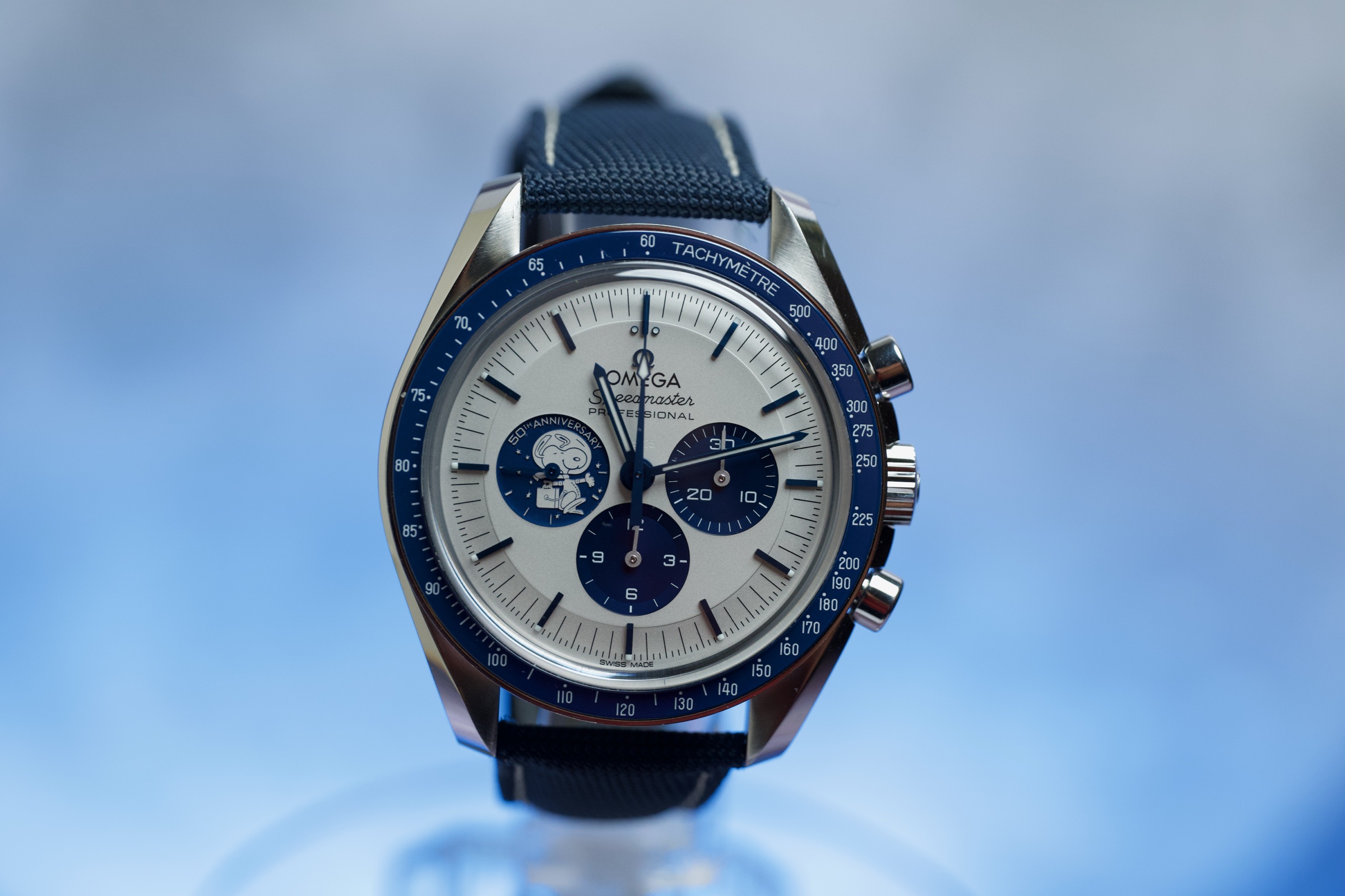 Omega Speedmaster Professional Moonwatch Master Chronometer Silver Snoopy Award 50th Anniversary 42mm
