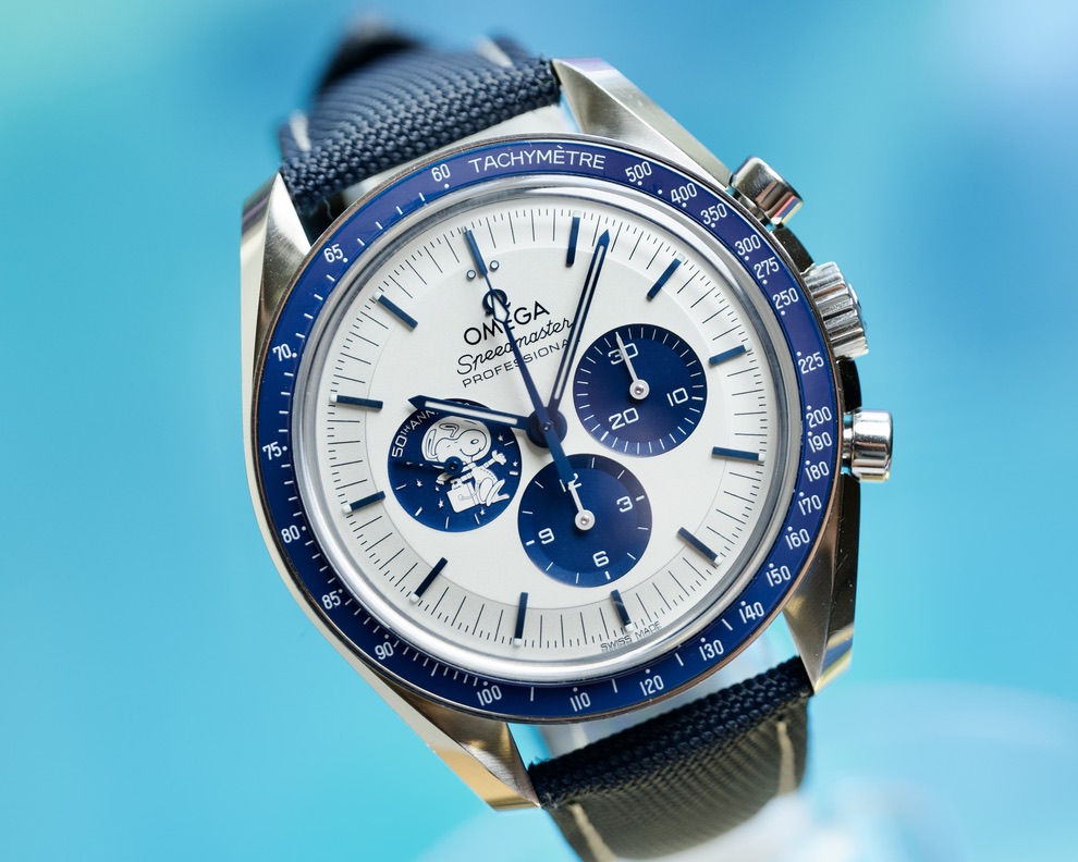 Omega Speedmaster Professional Moonwatch Master Chronometer Silver Snoopy Award 50th Anniversary 42mm