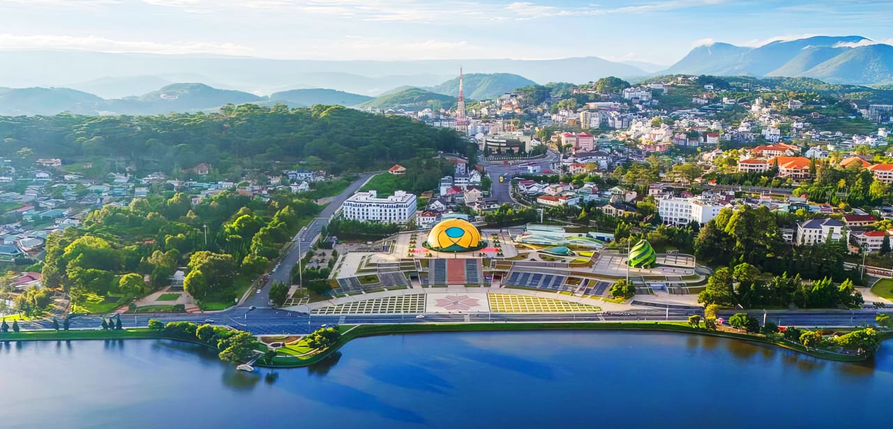 Featured image for Southern Vietnam Coastal Discovery — Ho Chi Minh City, Mekong Delta & Coastline Private (8D7N)