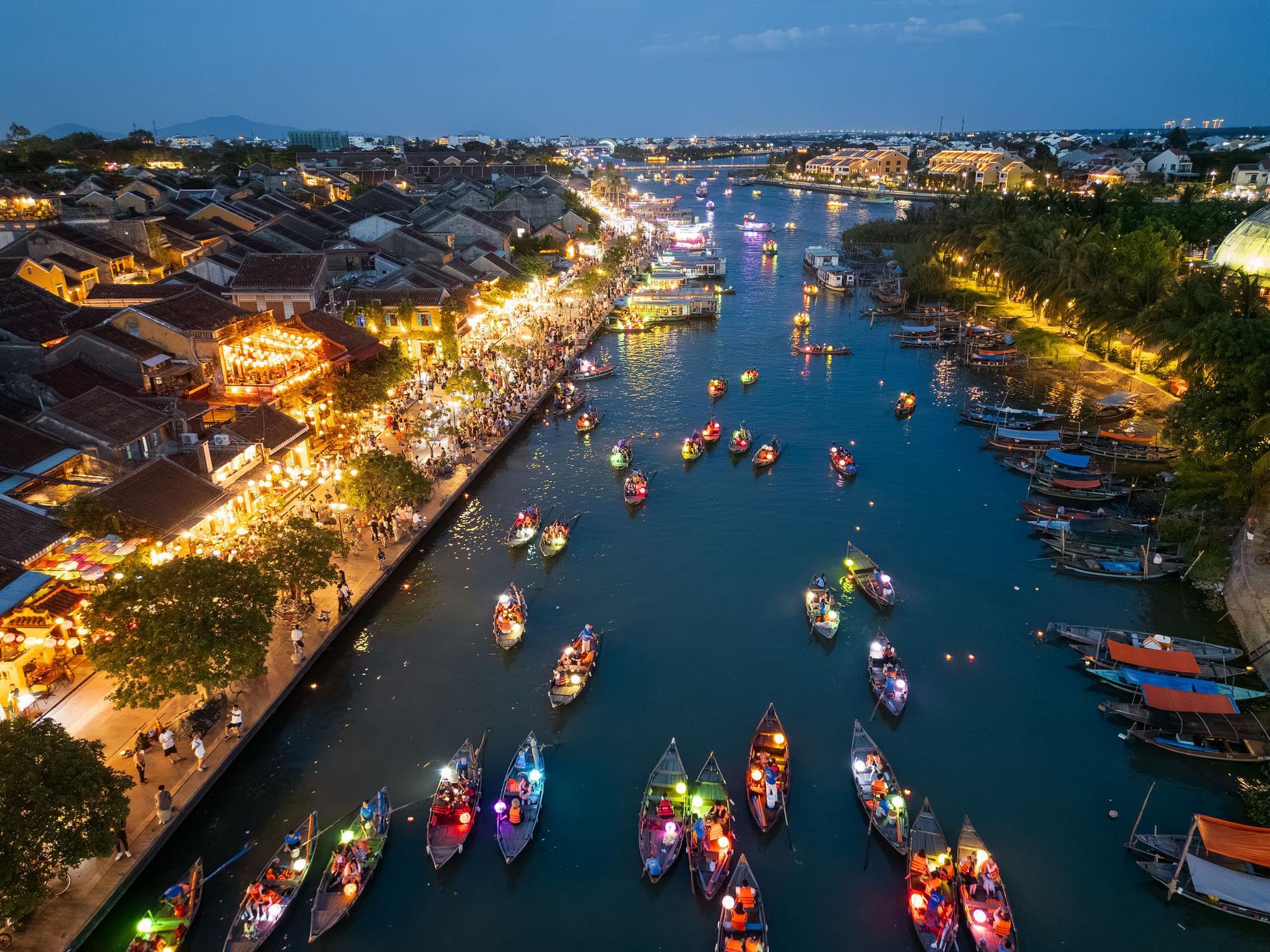 Basket Boats, Ancient Alleyways & A Show on the River	