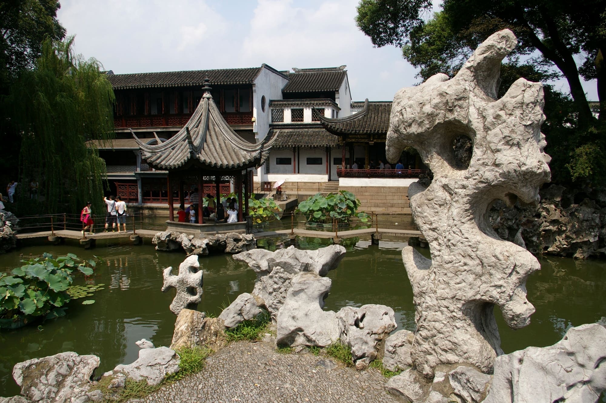 Gardens, Waterways & a Gondola Under the Stars	