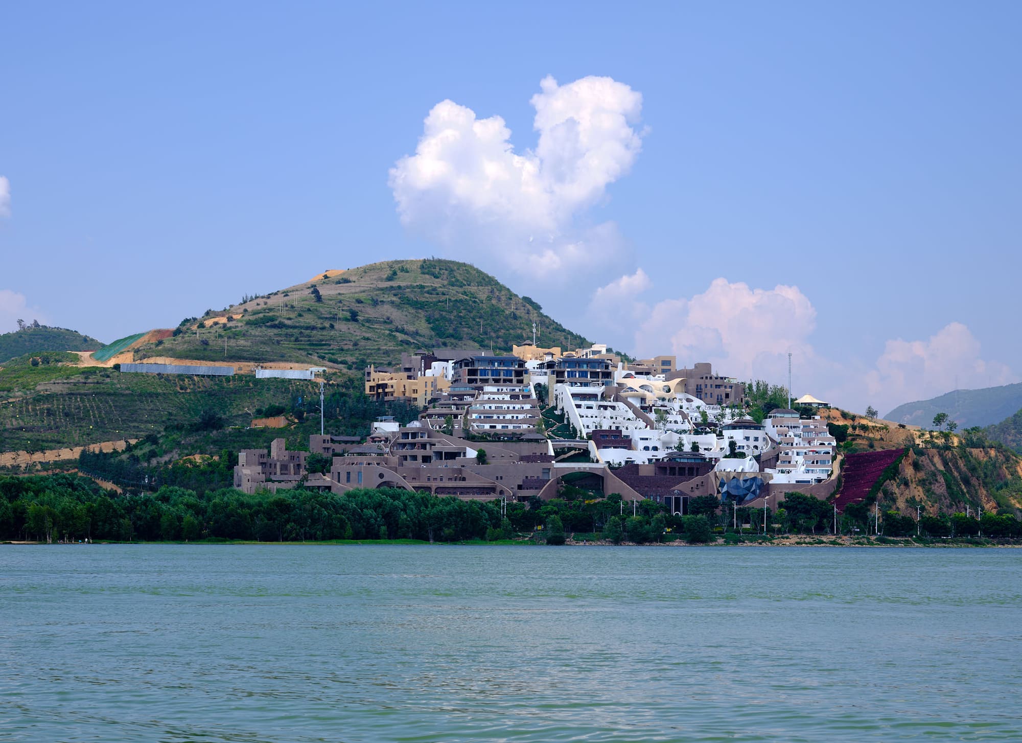 All Aboard to Dali – Lakeside Views & Golden Hour at Shuanglang