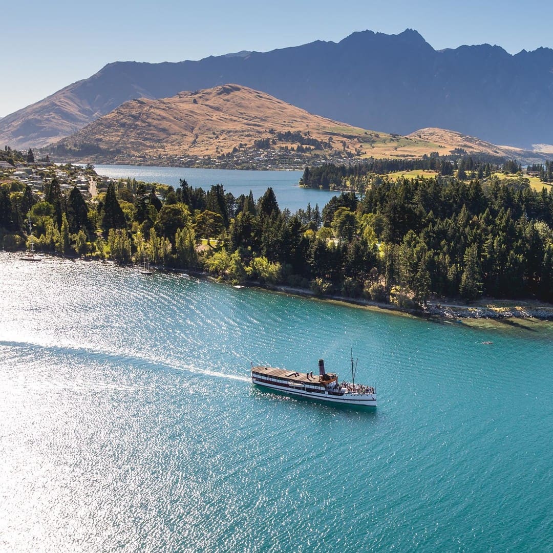 Queenstown – Gondola, Steamship & Mountain Views