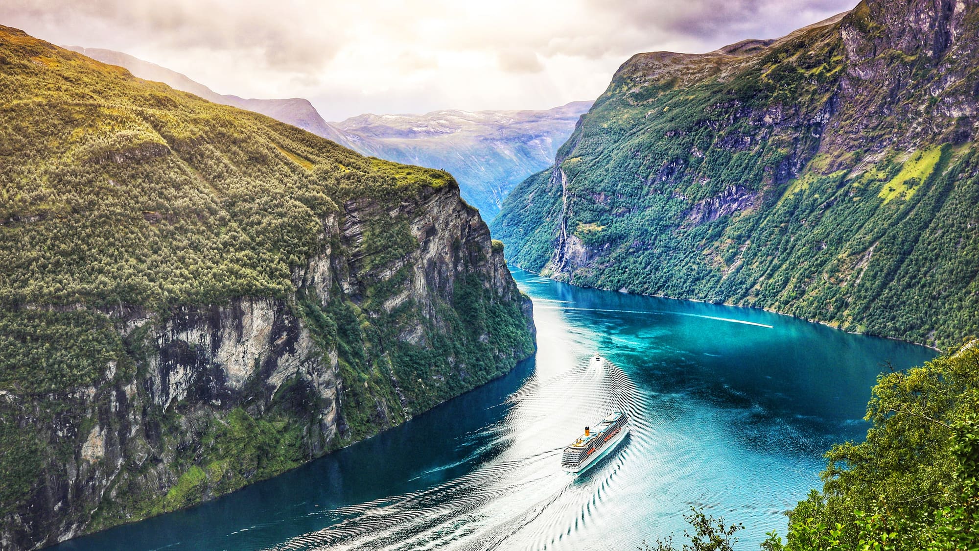 Into the Fjords – Queenstown to Milford Sound to Te Anau