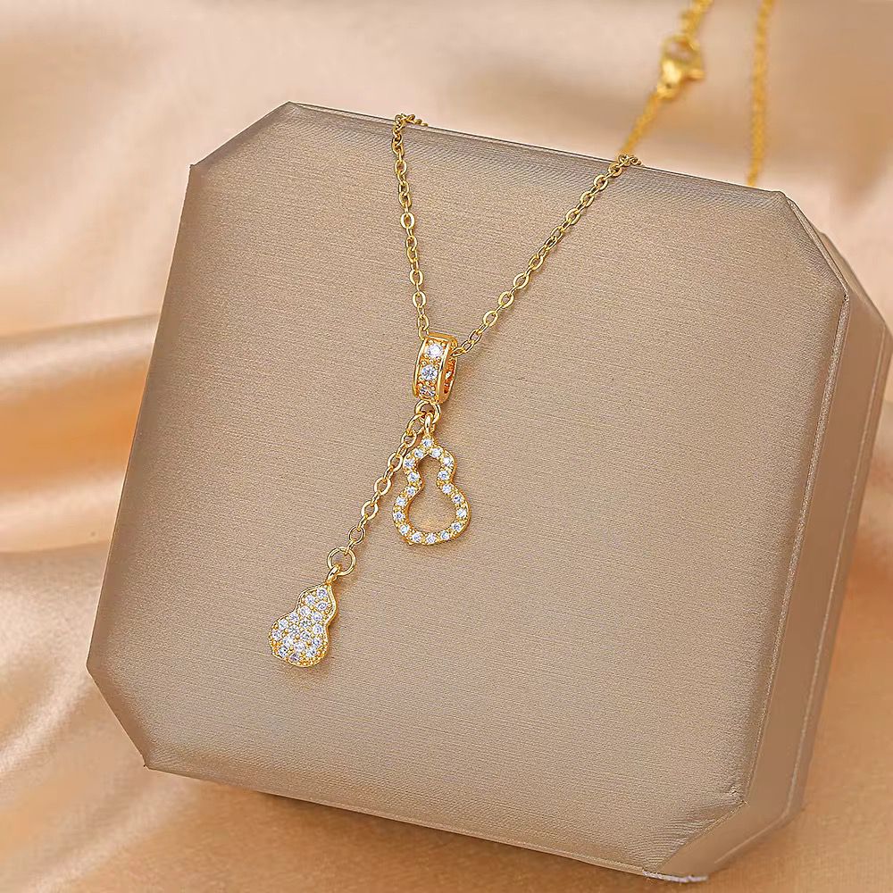 Female necklaces thumbnail 4