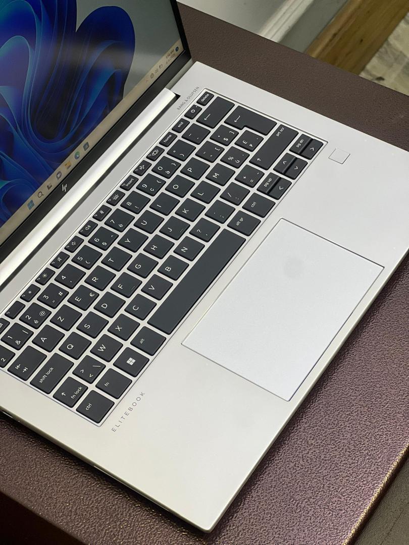 Laptop  thumbnail 3