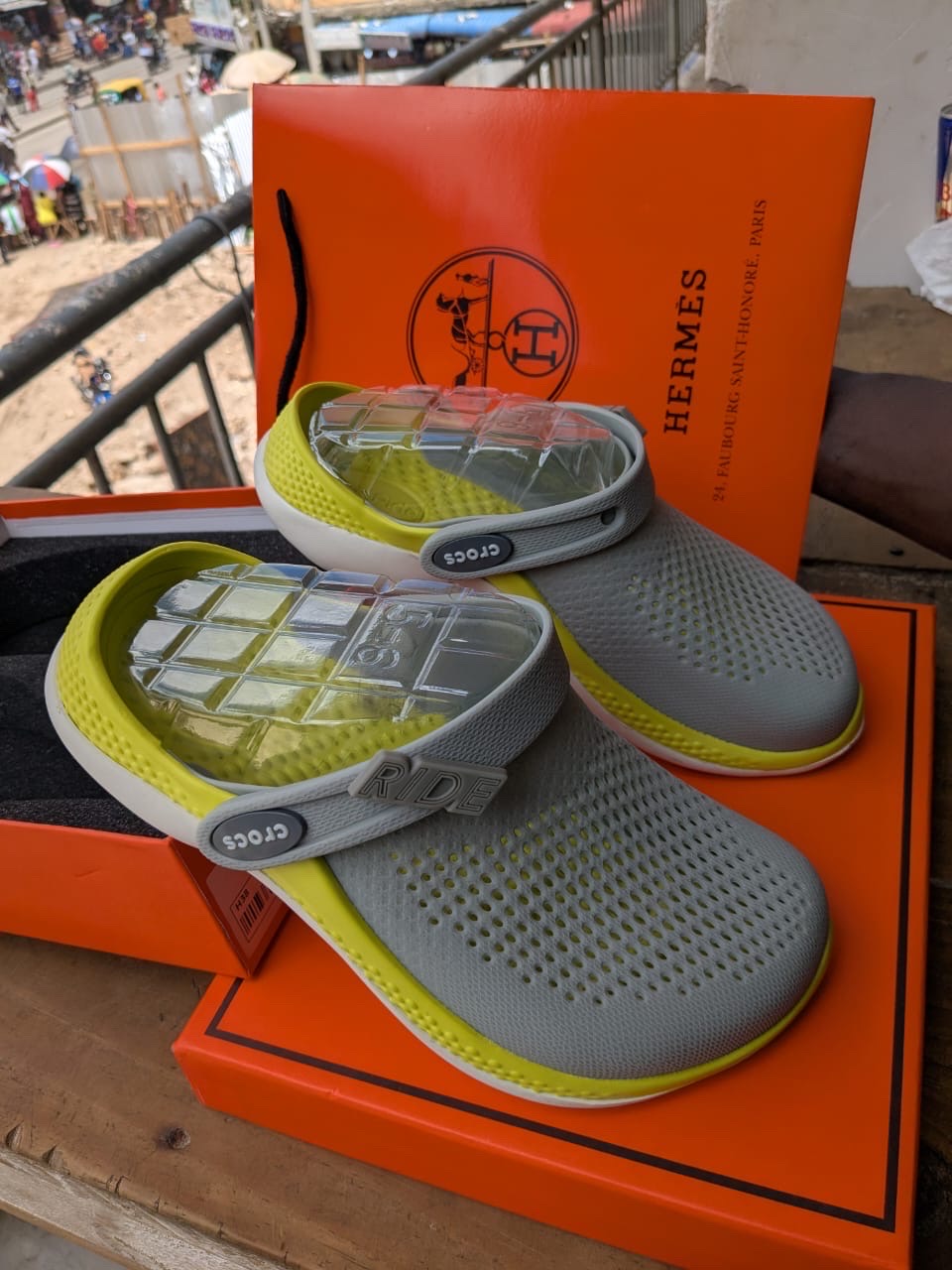 Crocs thumbnail 2