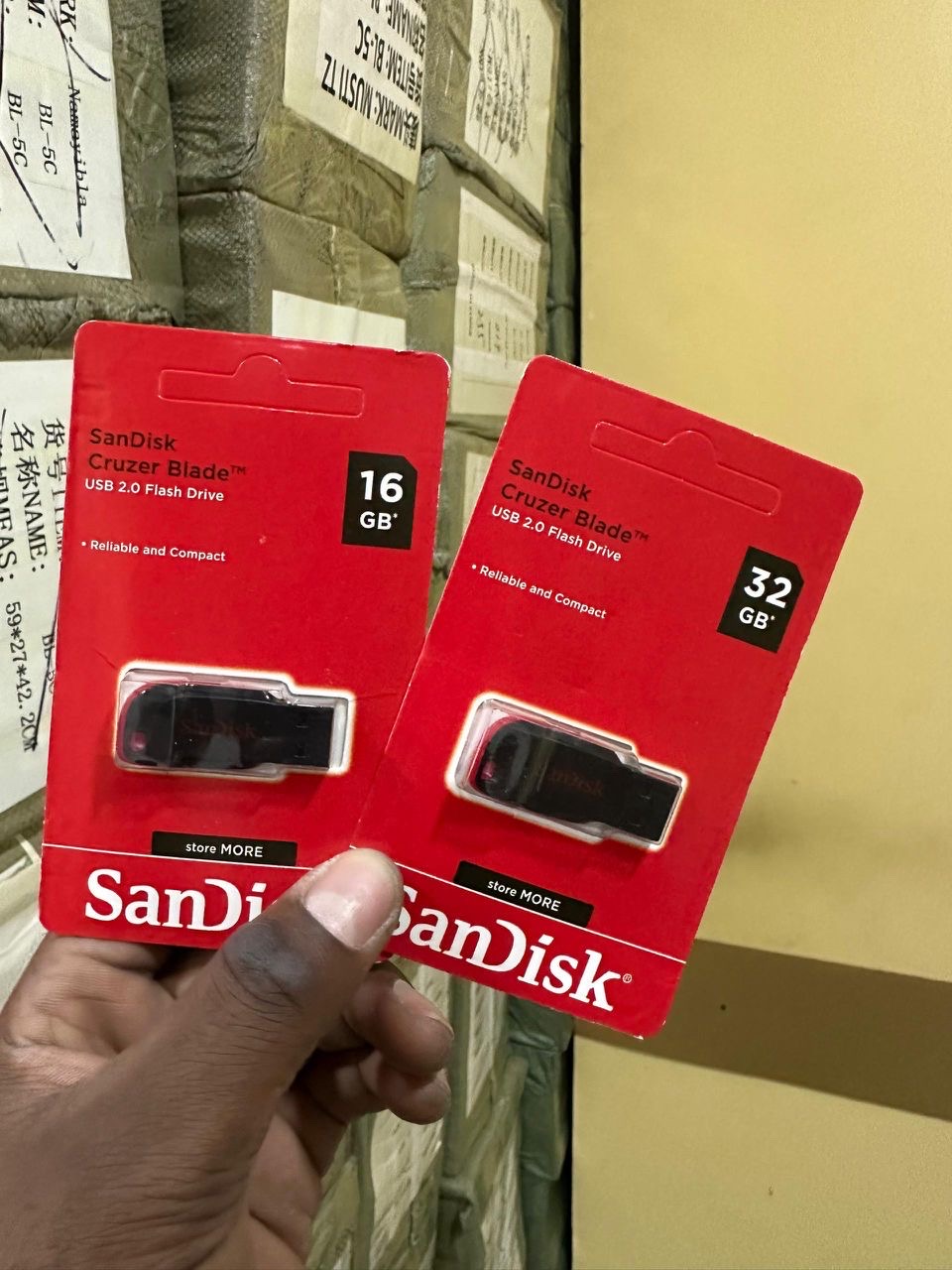 SanDisk Flash Drive (64 GB) - Image 1