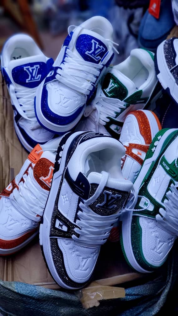LV thumbnail 2