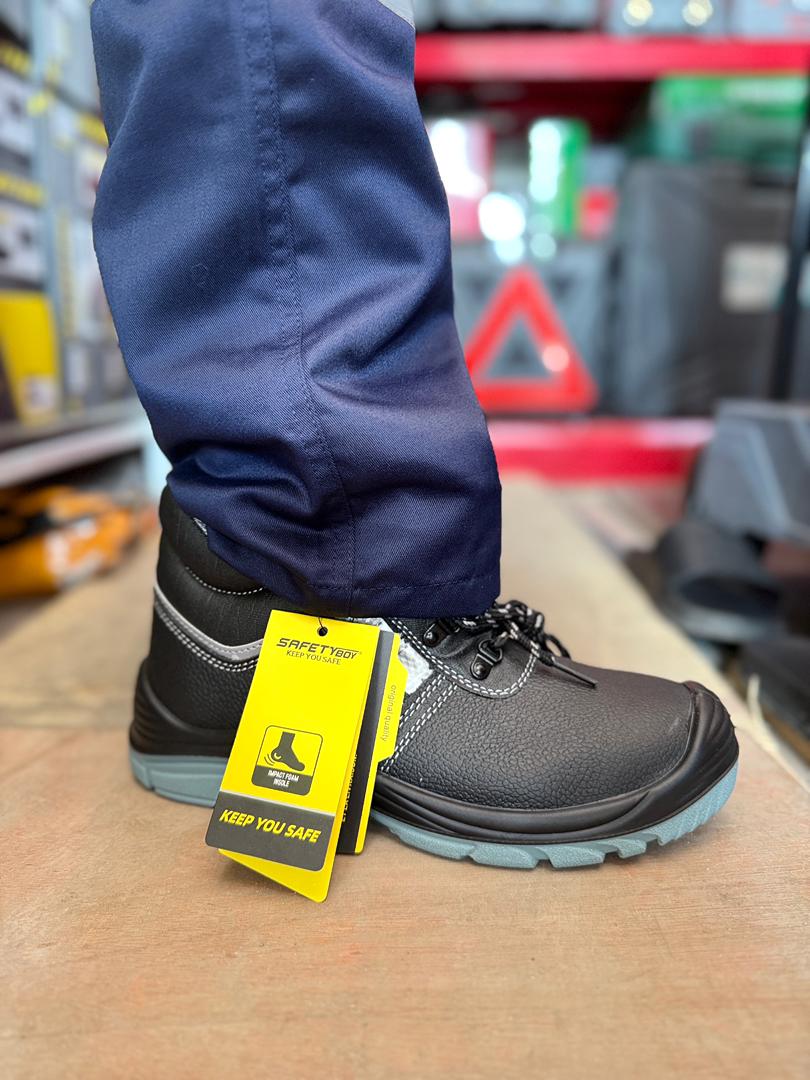 SAFETY BOOT