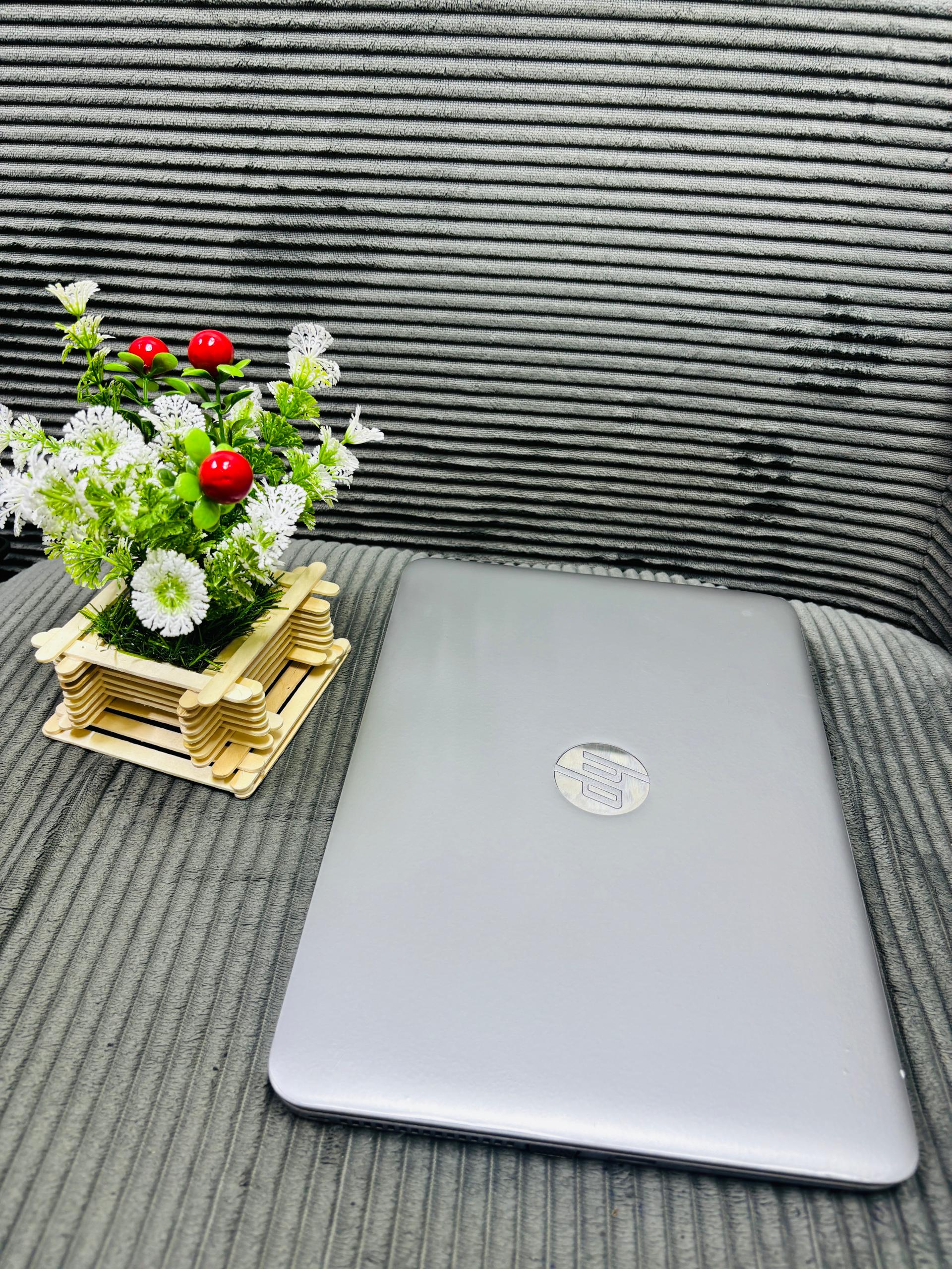 HP ELITEBOOK 820G3
 thumbnail 4