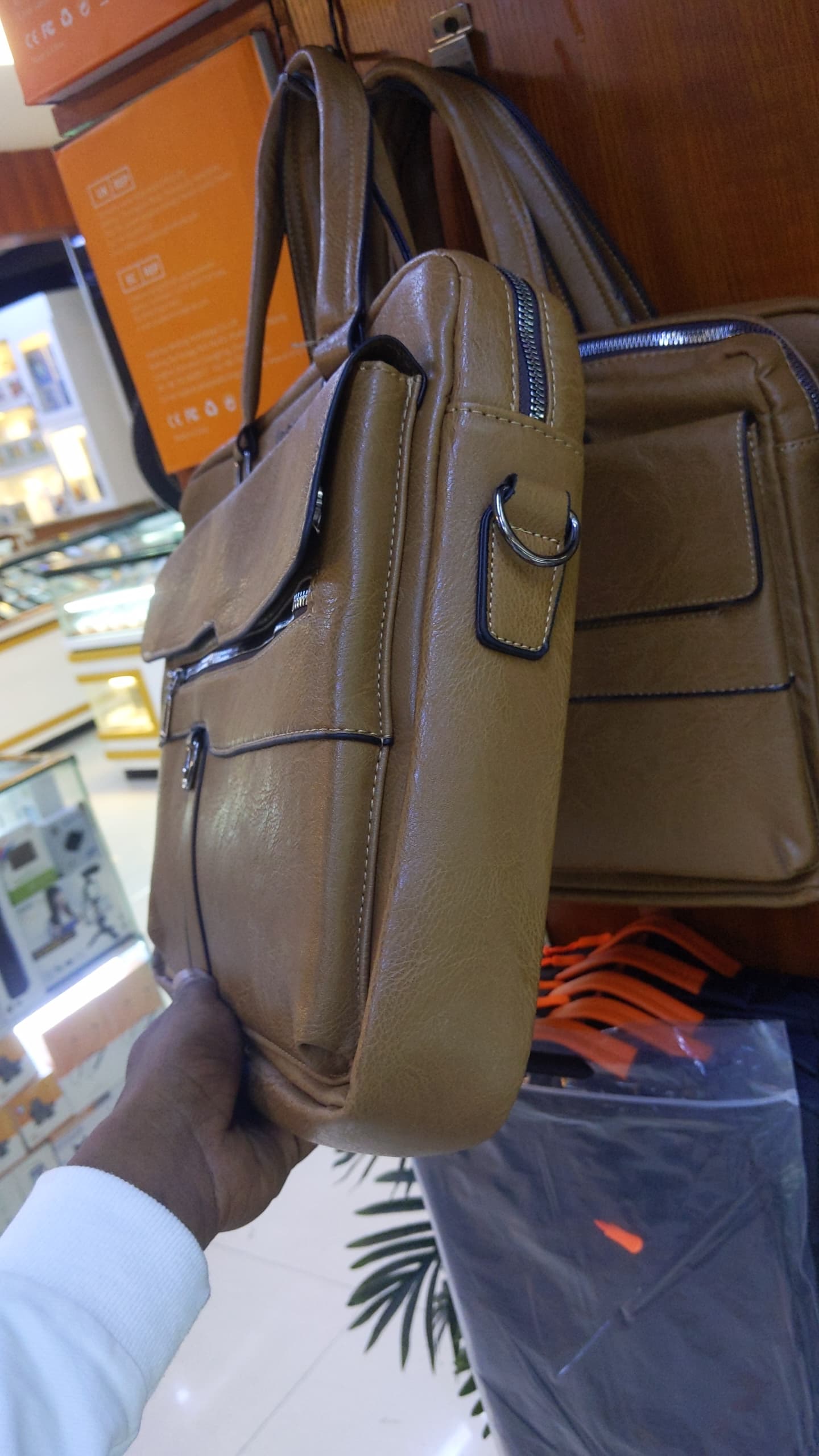 JEEP LEATHER HANDBAG  thumbnail 2