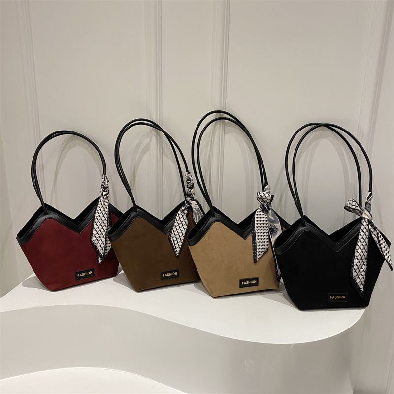 v shape totebags  - Image 1