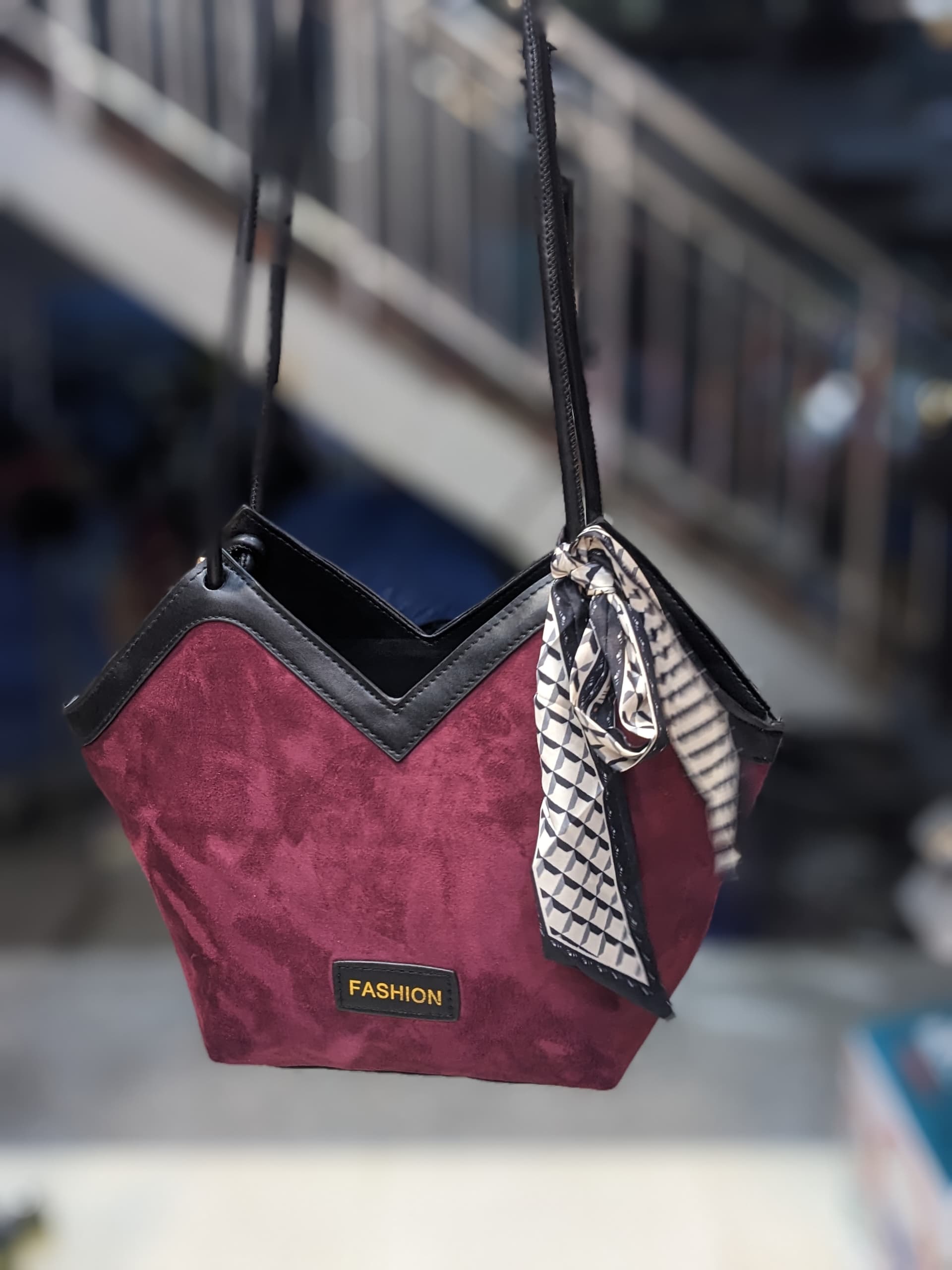 v shape totebags  thumbnail 4