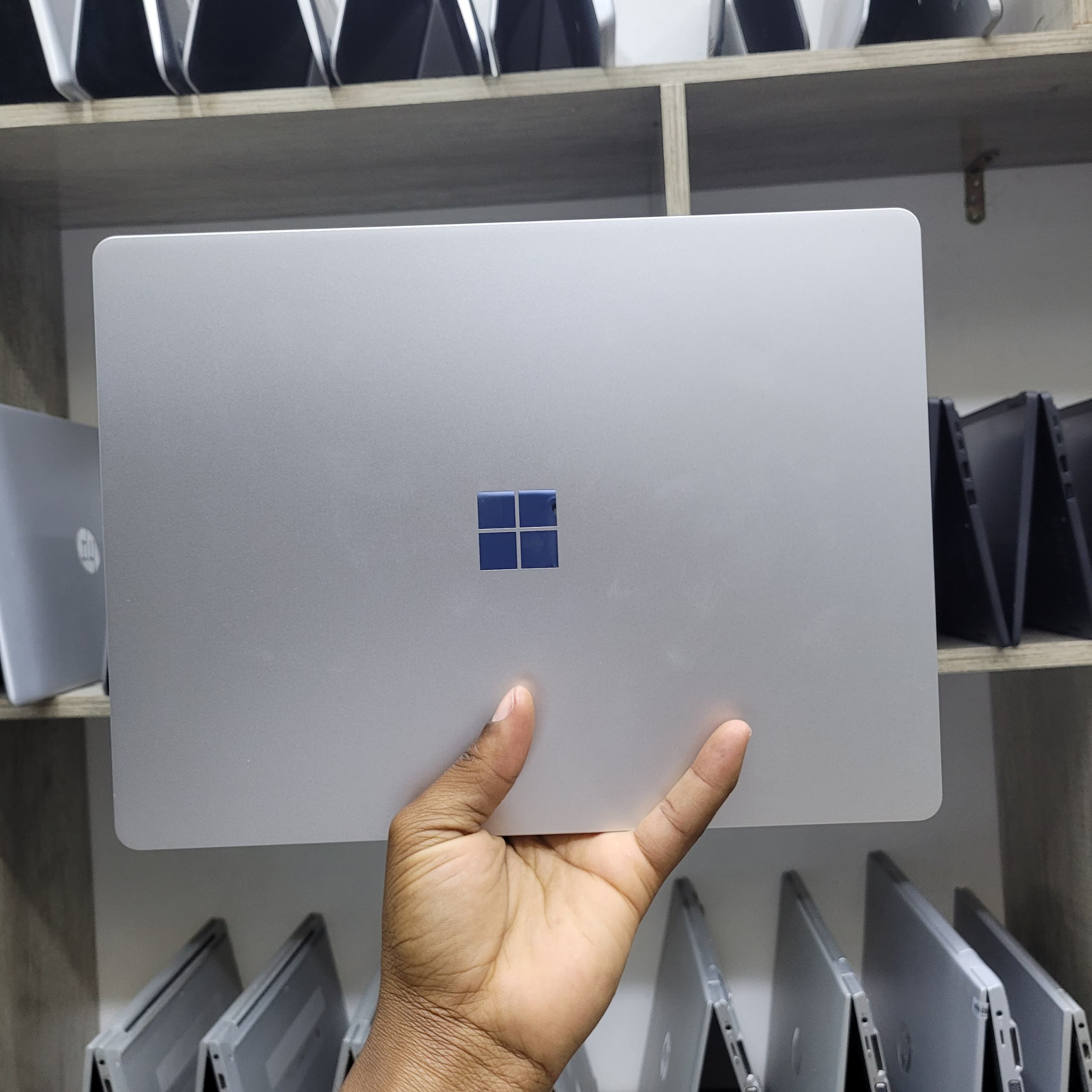 Microsoft Surface Laptop go thumbnail 2