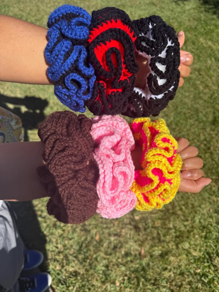CROTCHET SCRUNCHIE  thumbnail 2