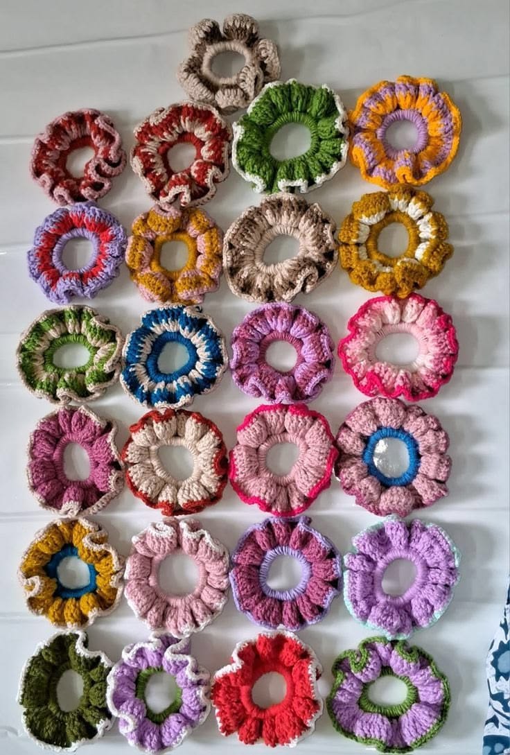 CROTCHET SCRUNCHIE  thumbnail 4