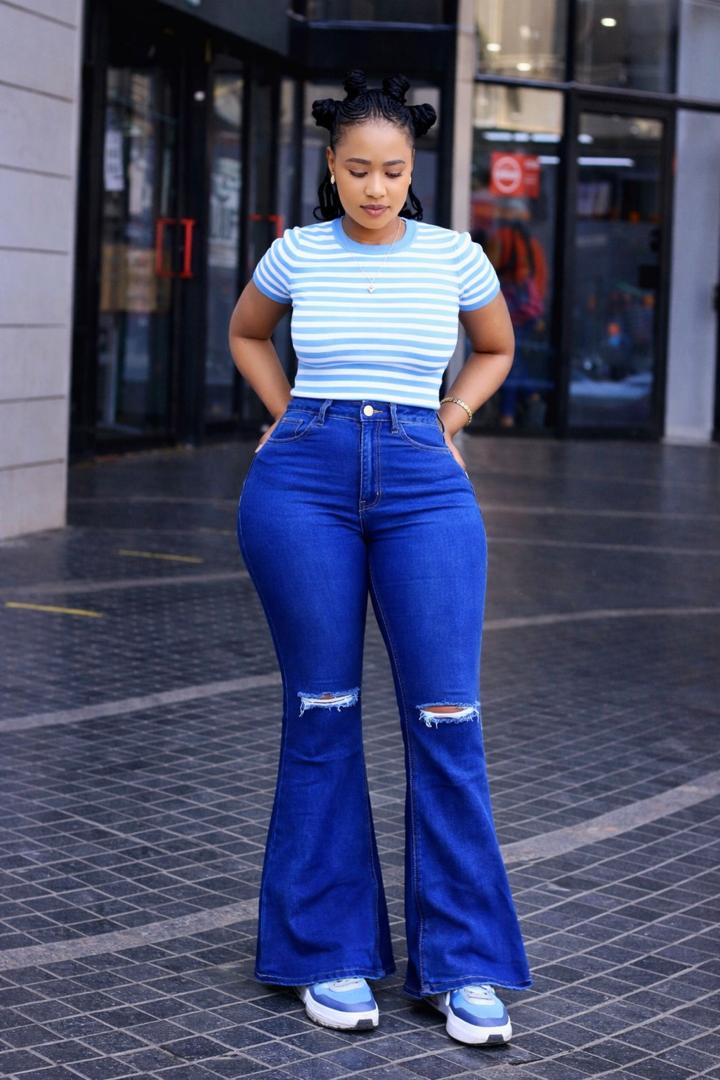 women jeans thumbnail 3