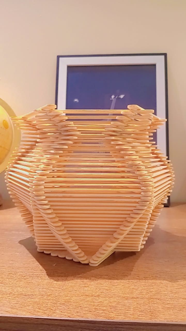 Diamond vase  - Image 1
