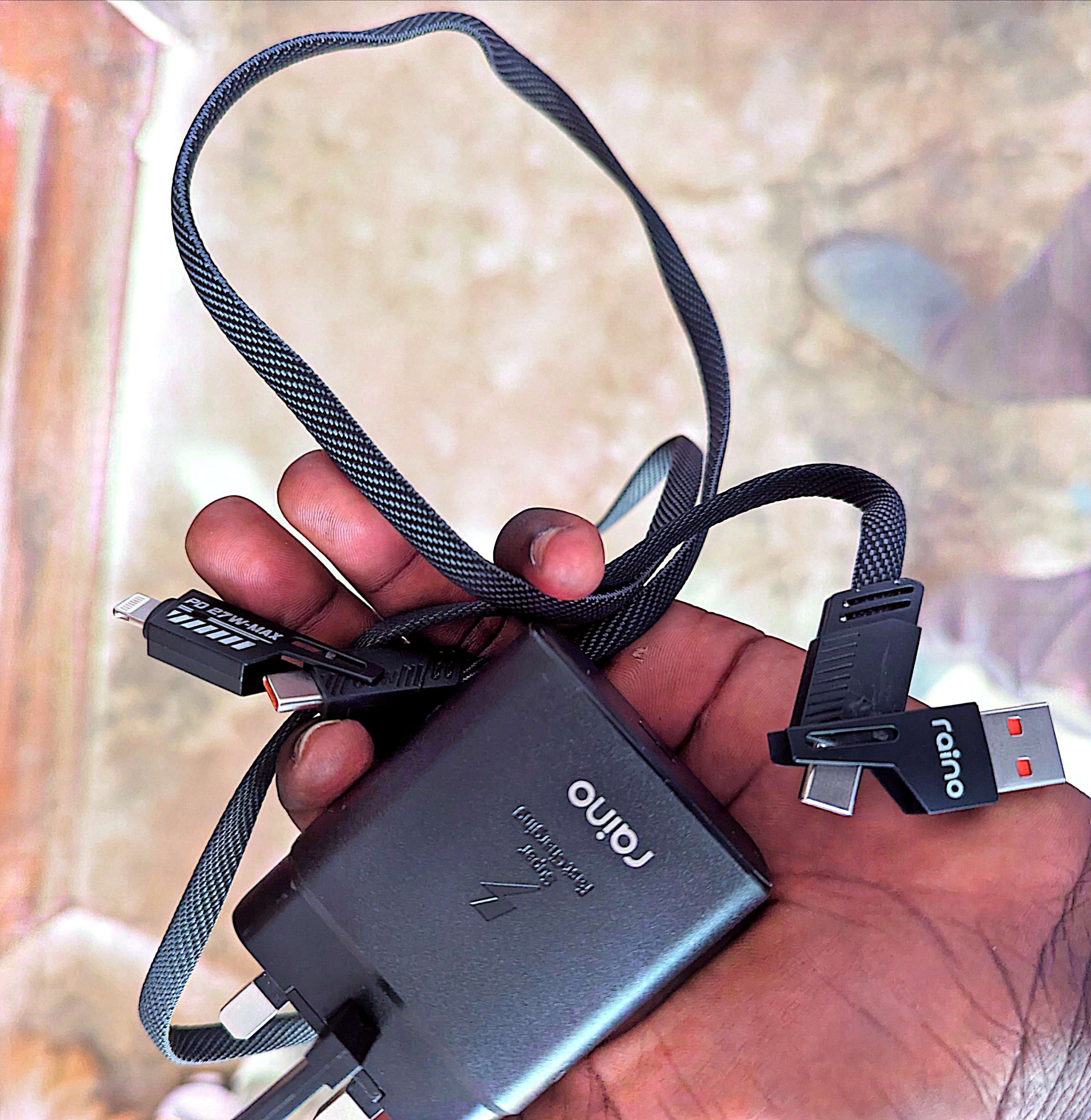 4 in one charger  - Image 1
