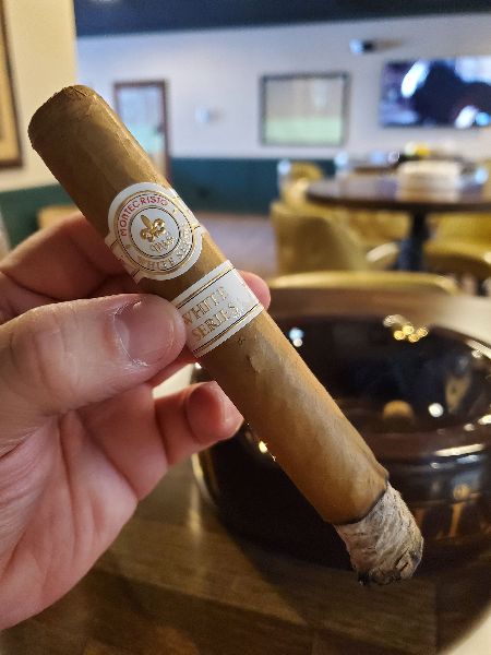 Montecristo White Series shared by texhater42