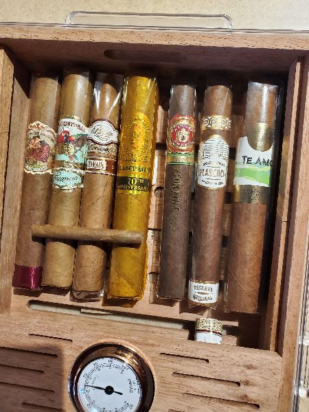 Perdomo Champagne 10th Anniversary shared by texhater42