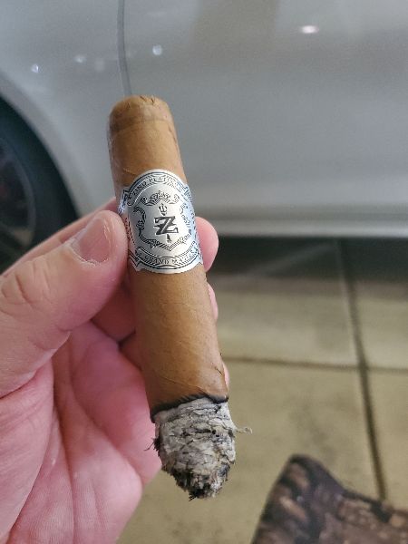 Zino Platinum Sceptre Grand Master Robusto shared by texhater42