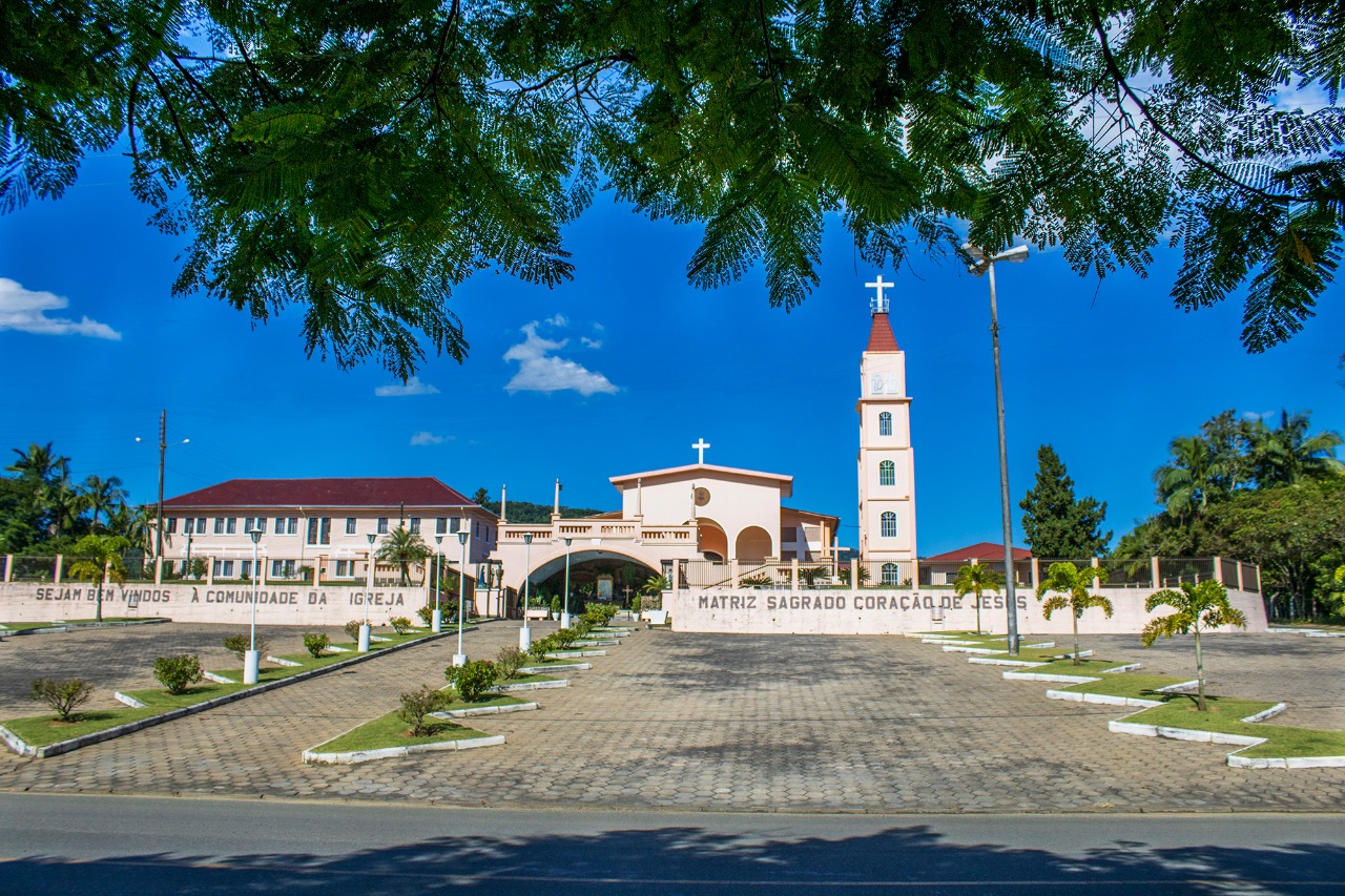 Igreja Matriz e Gruta Nossa Senhora de Lourdes