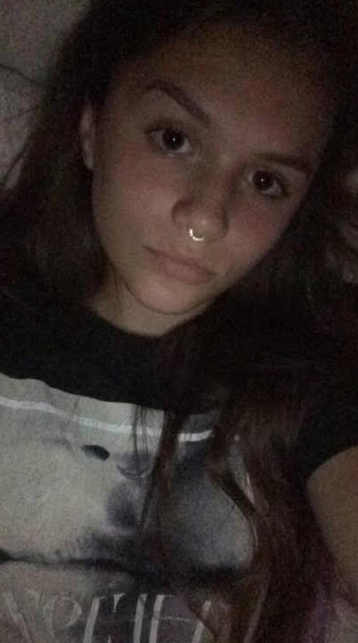 Citrus screen with selected tired selfie