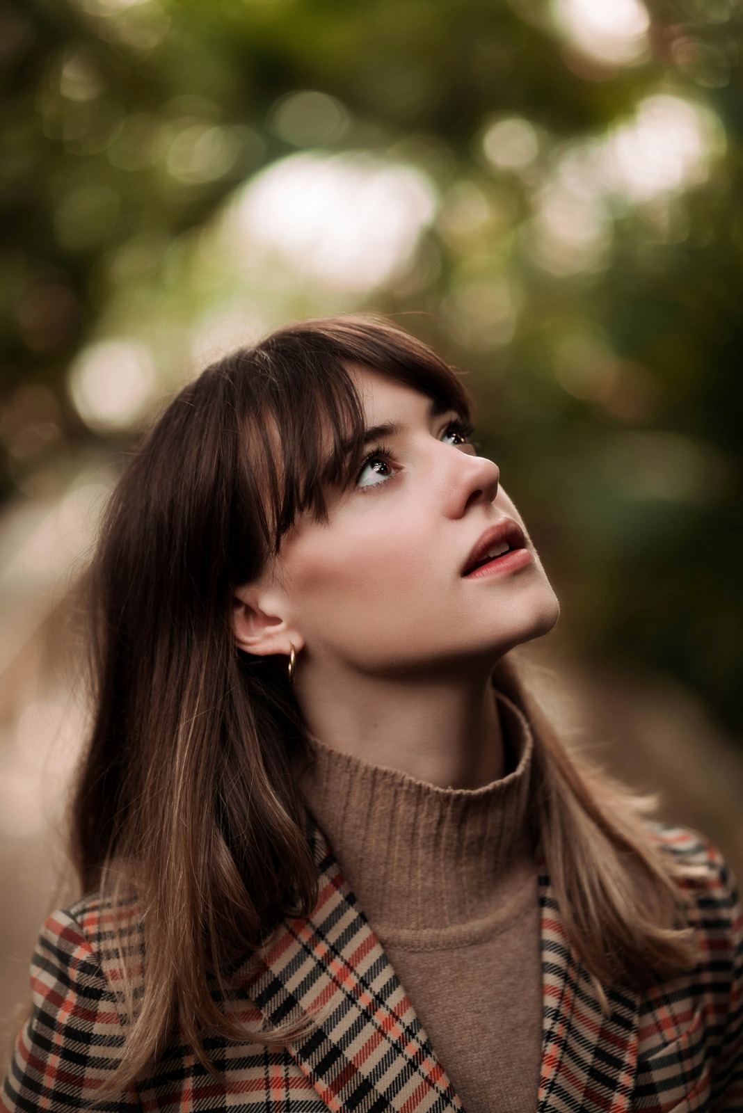 Selecting a raw, unedited casual portrait inside Citrus