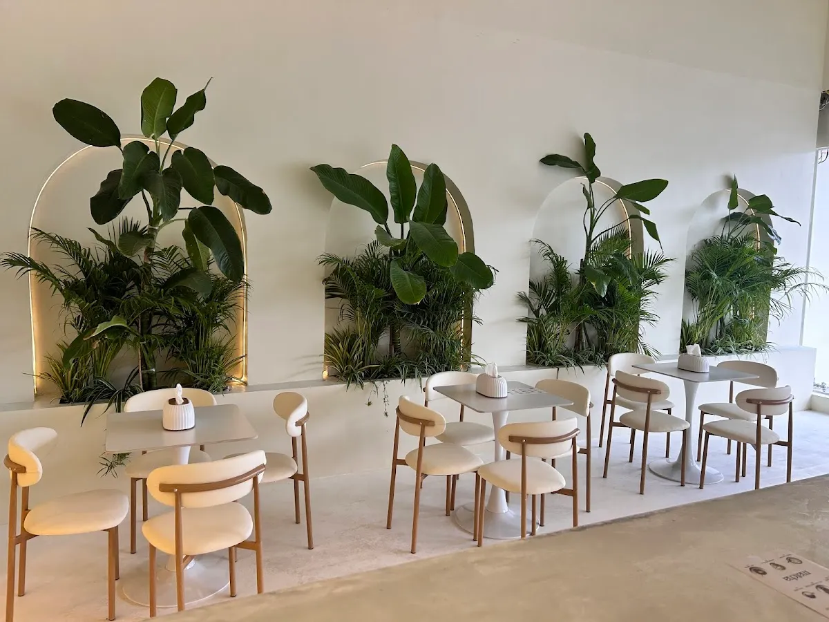 Isla Cafe & Breakfast