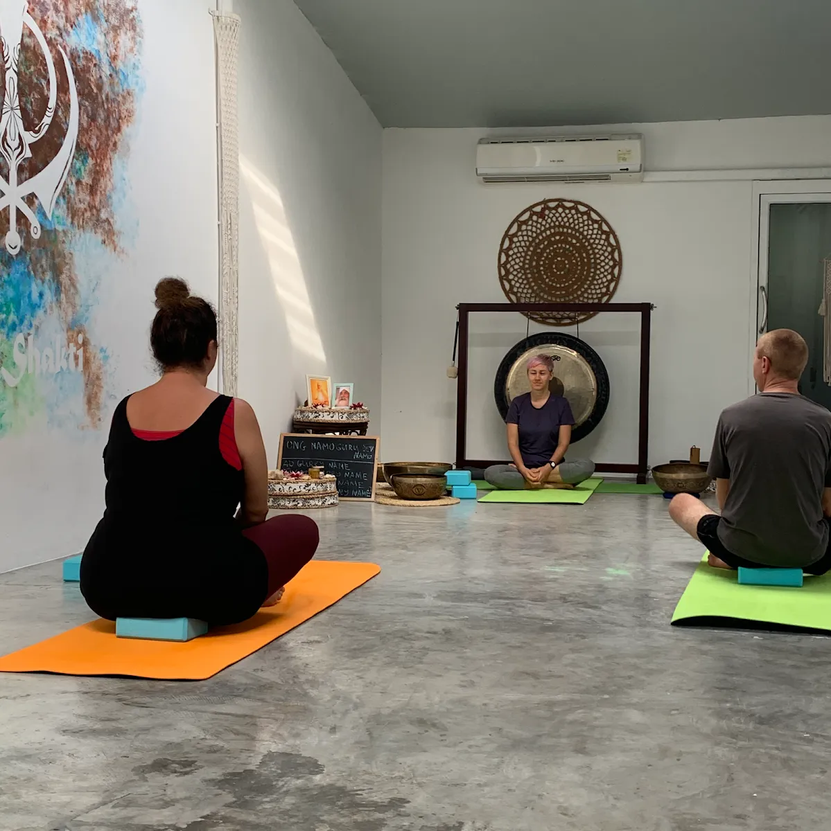 Yoga Black Cat & White Cat